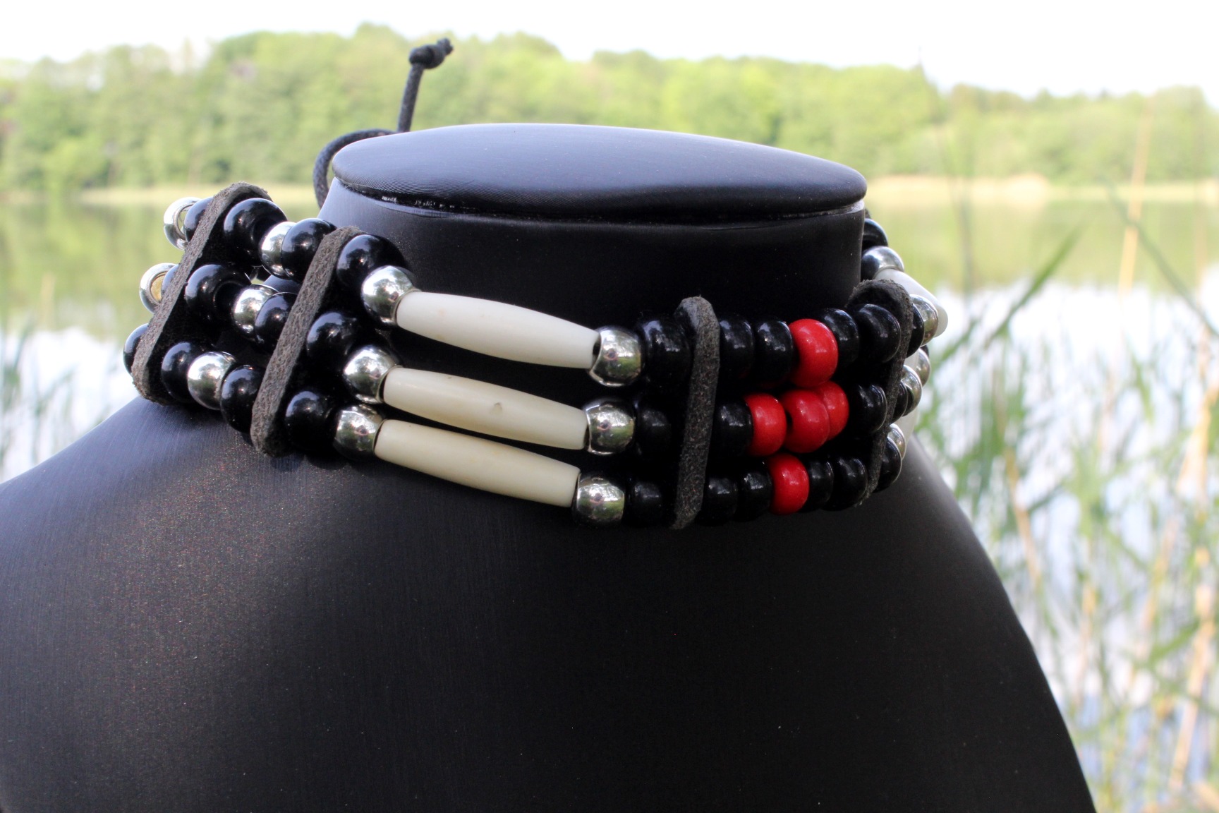 Traditional Lakota Choker, Black/Red Native American - Imagen 5