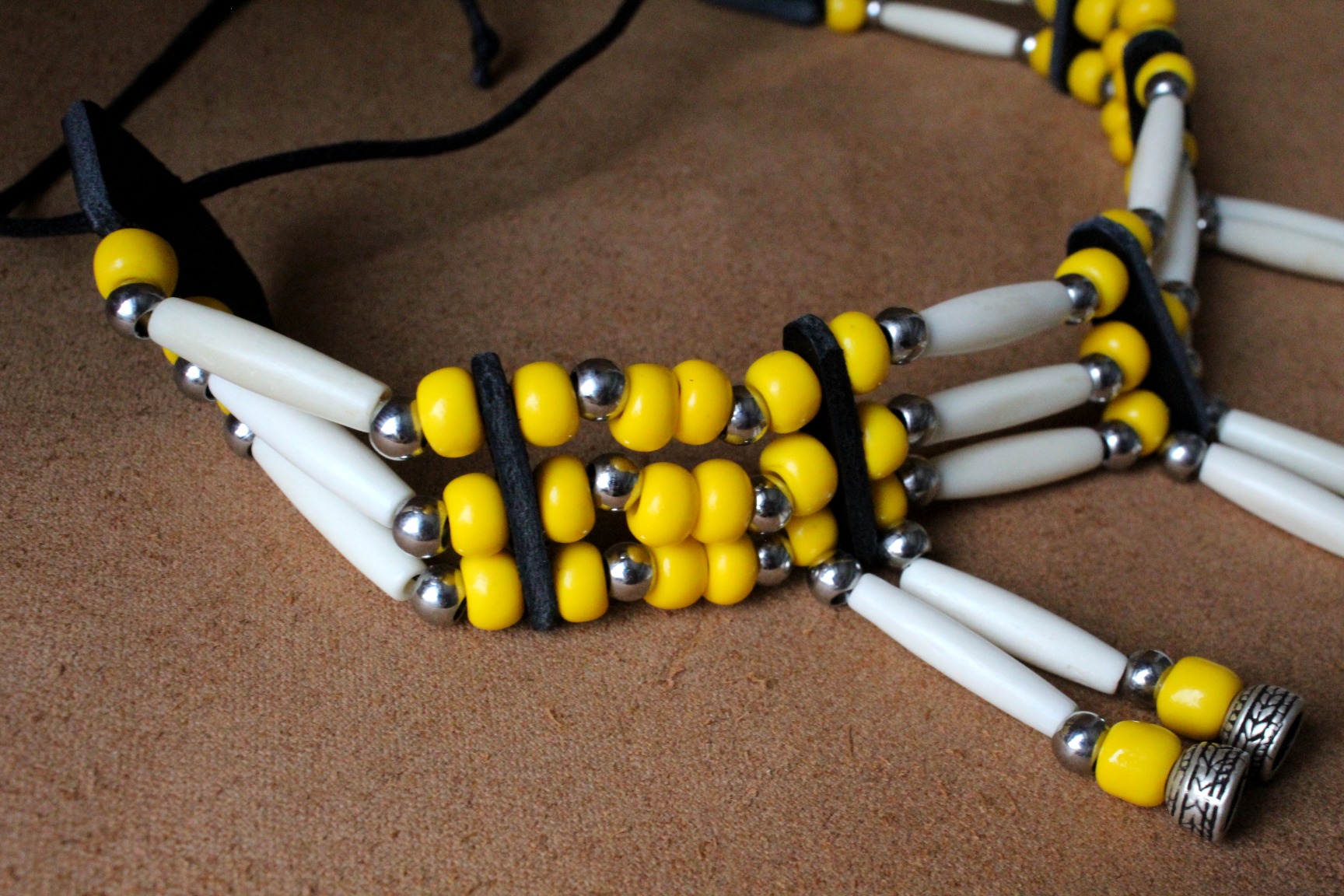 Traditional Lakota Choker, Native American - Yellow - Imagen 6