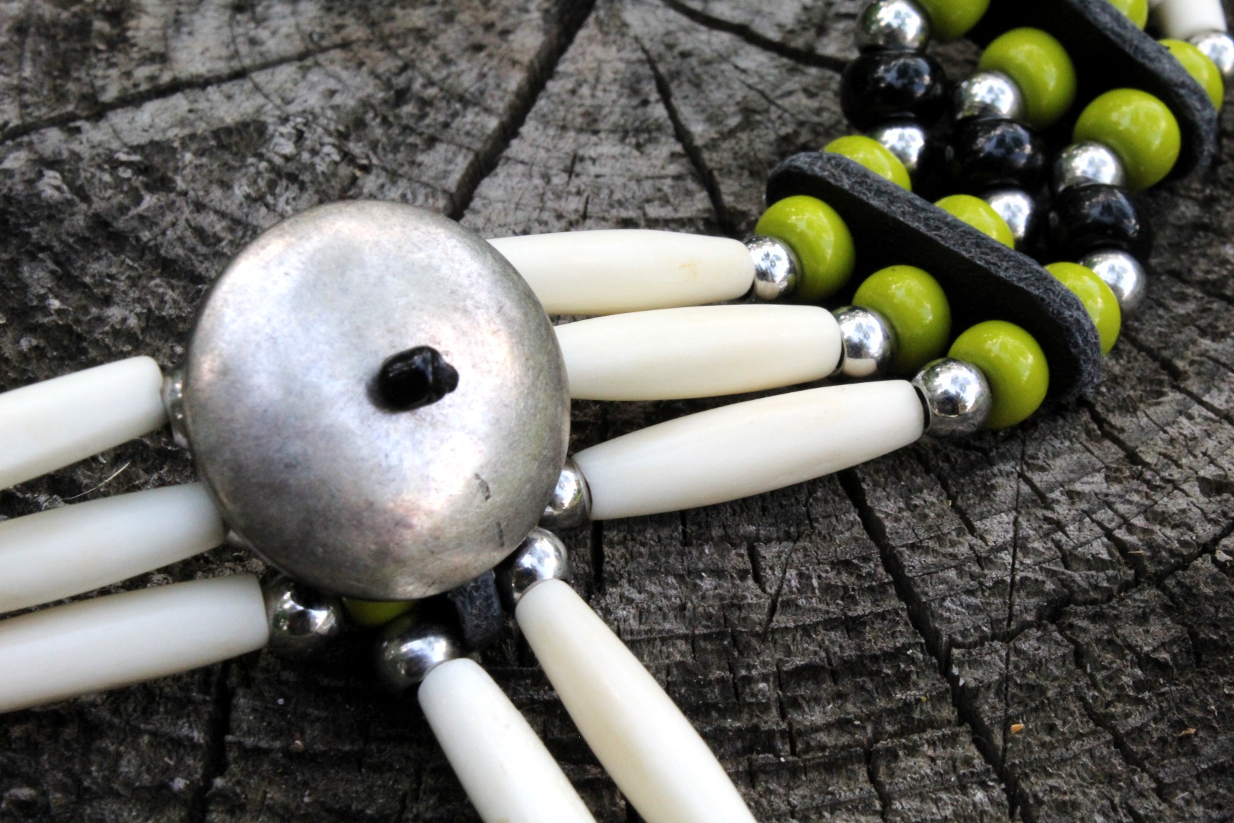 Traditional Lakota Choker, Olive Green Native American - Imagen 2