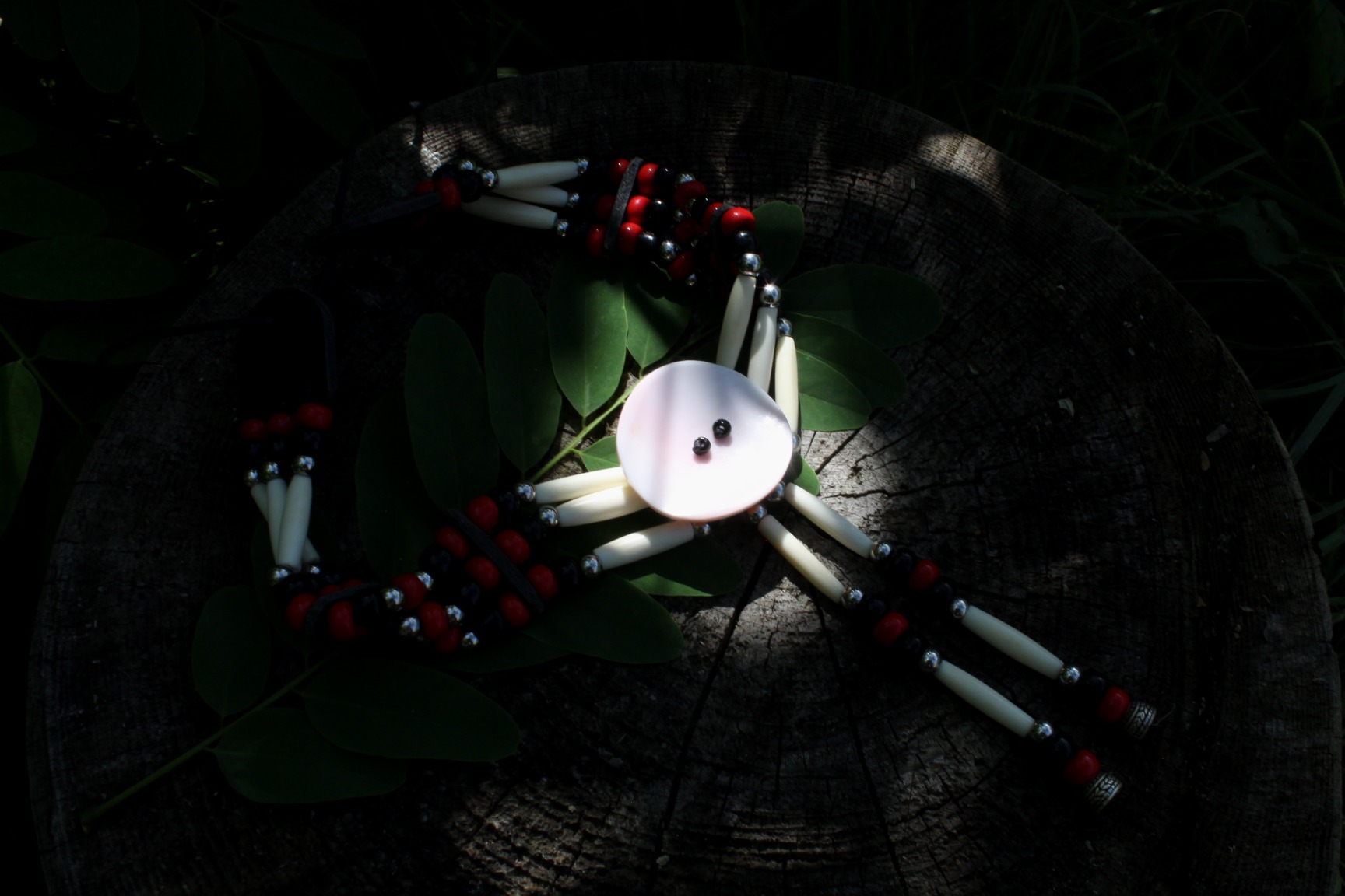 Traditional Lakota Choker, Red/Black Native American - Imagen 2