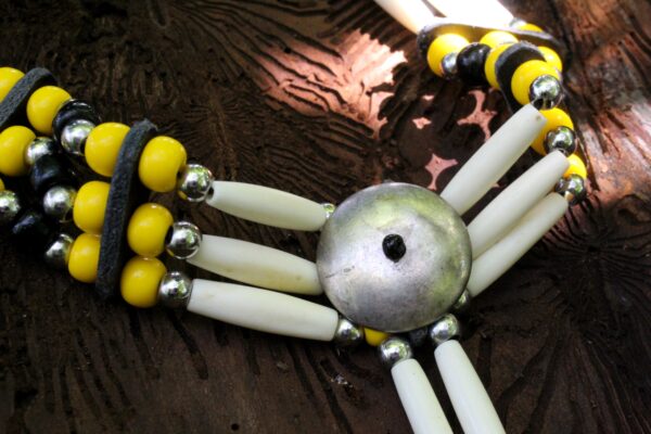 Traditional Lakota Choker, Yellow Native American - Imagen 4
