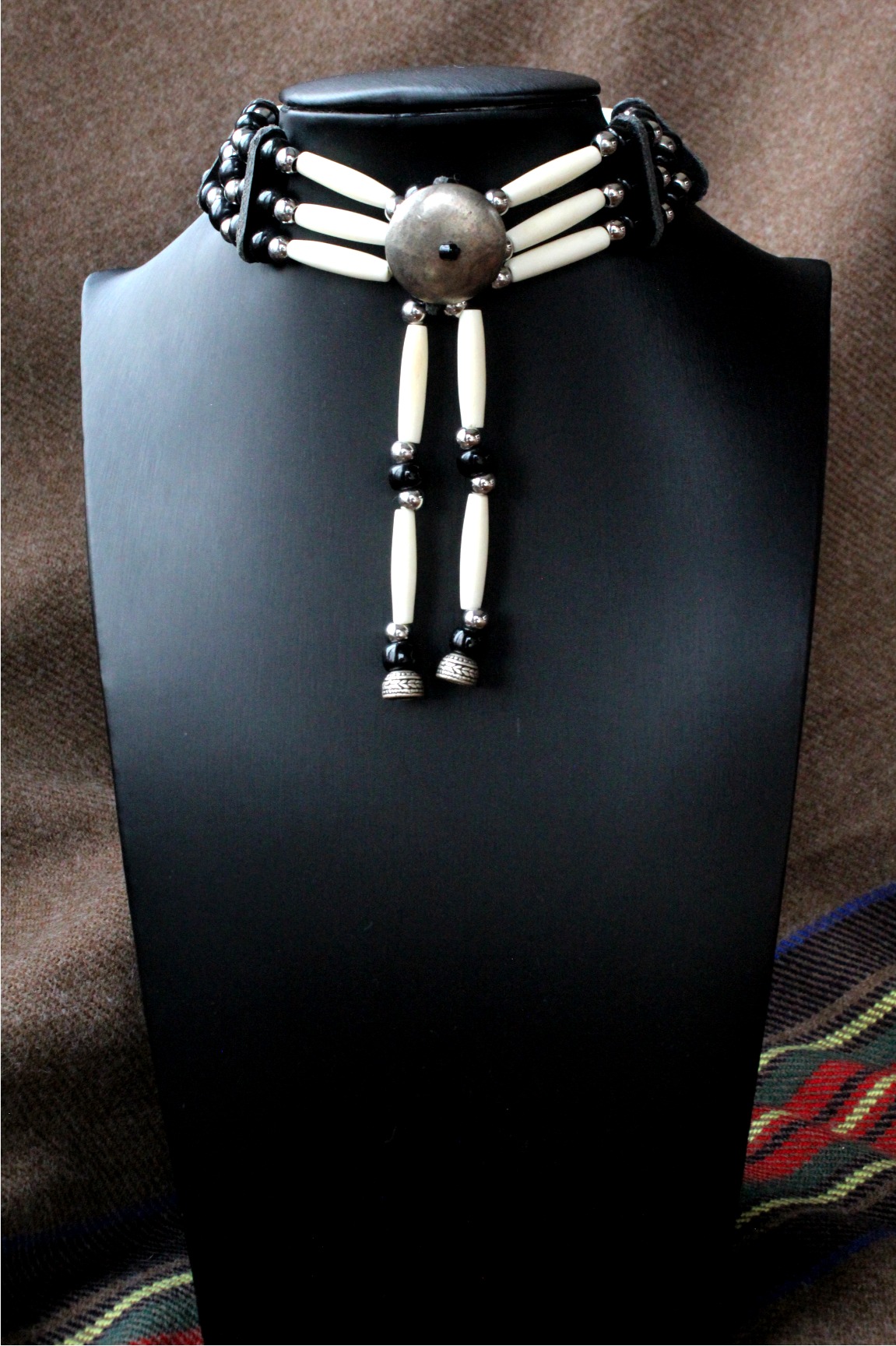 Traditional Lakota Choker, Black Native American - Imagen 5