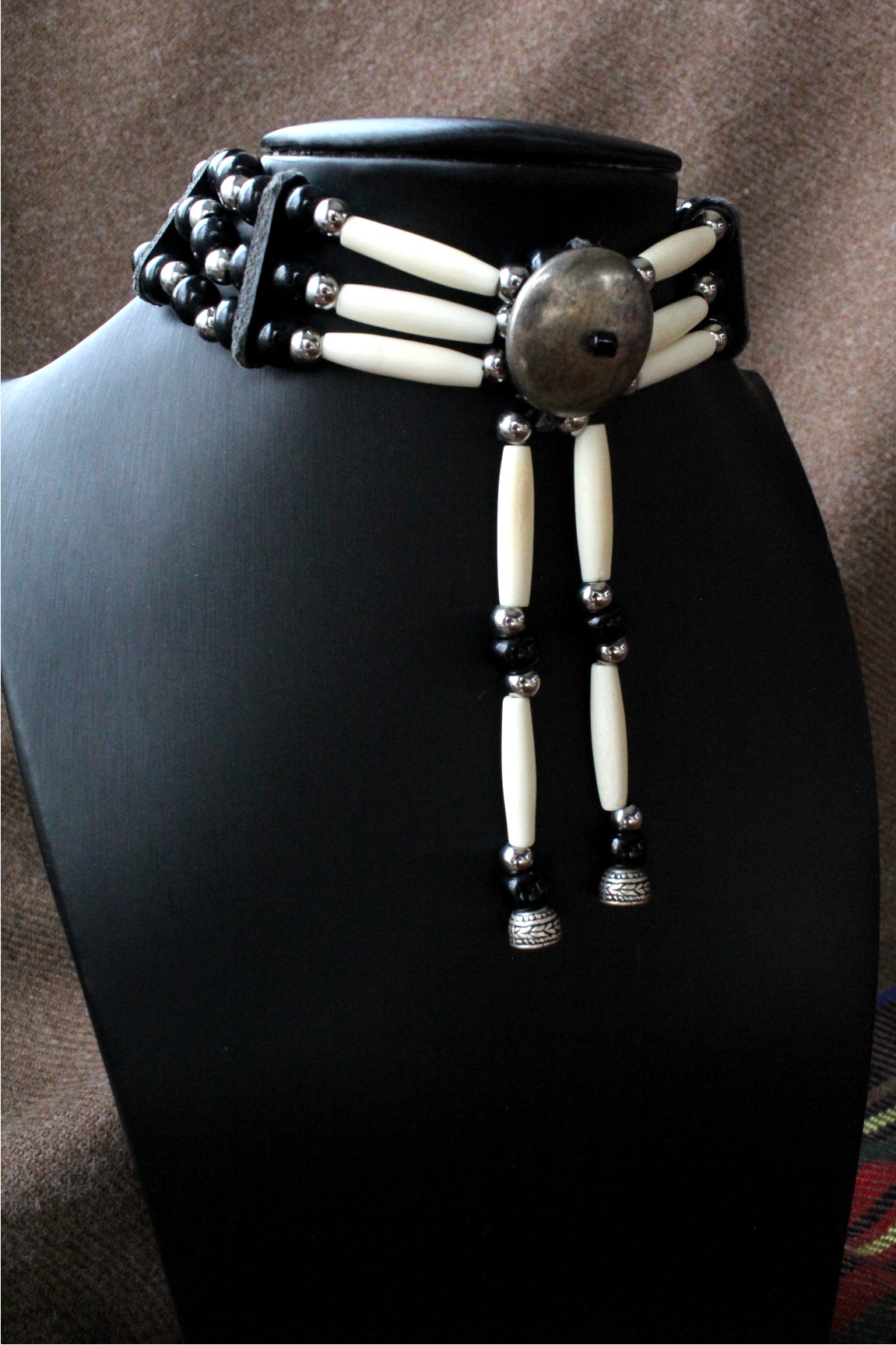 Traditional Lakota Choker, Black Native American - Imagen 4