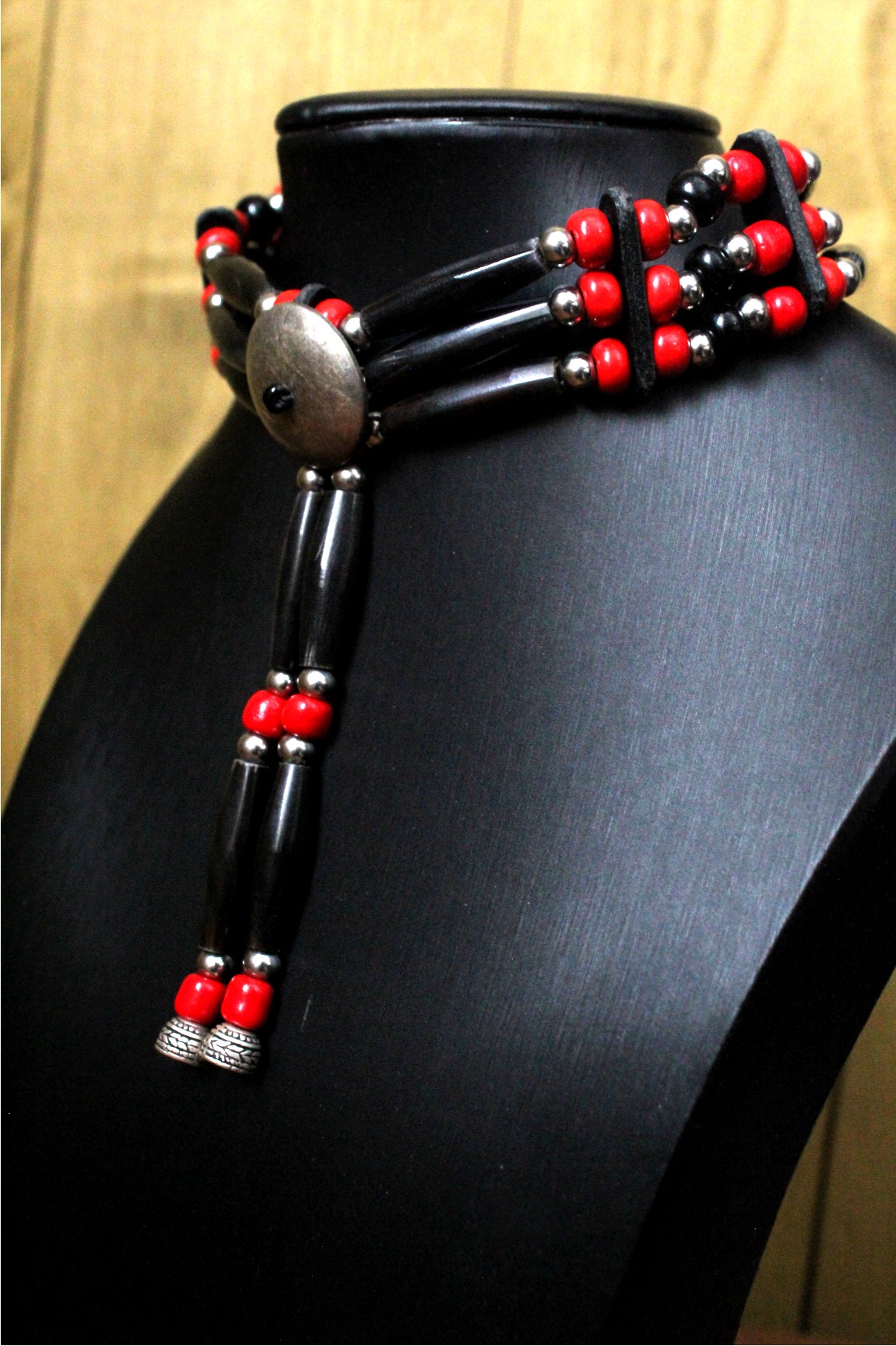 Traditional Lakota Choker, Red Buffalo Horn - Imagen 5