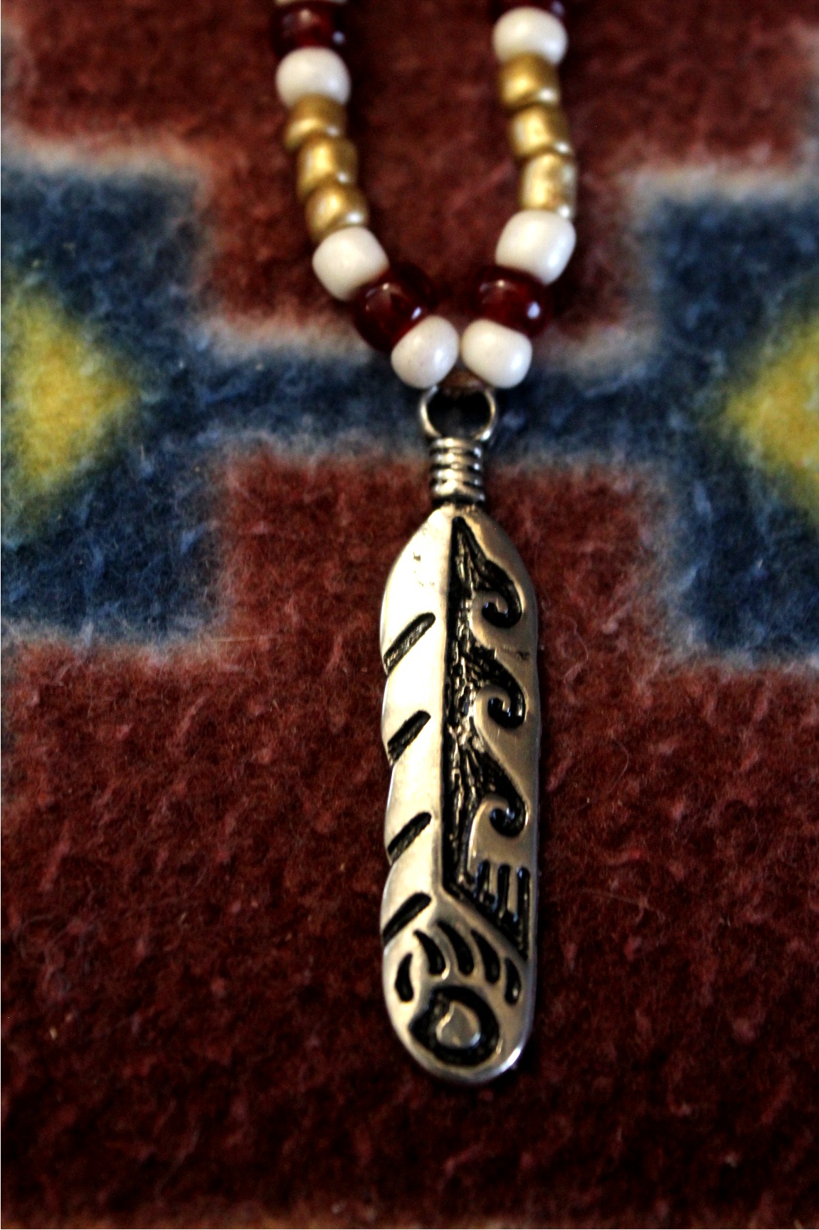 Metal Feather Necklace, Native American Bear - Imagen 4