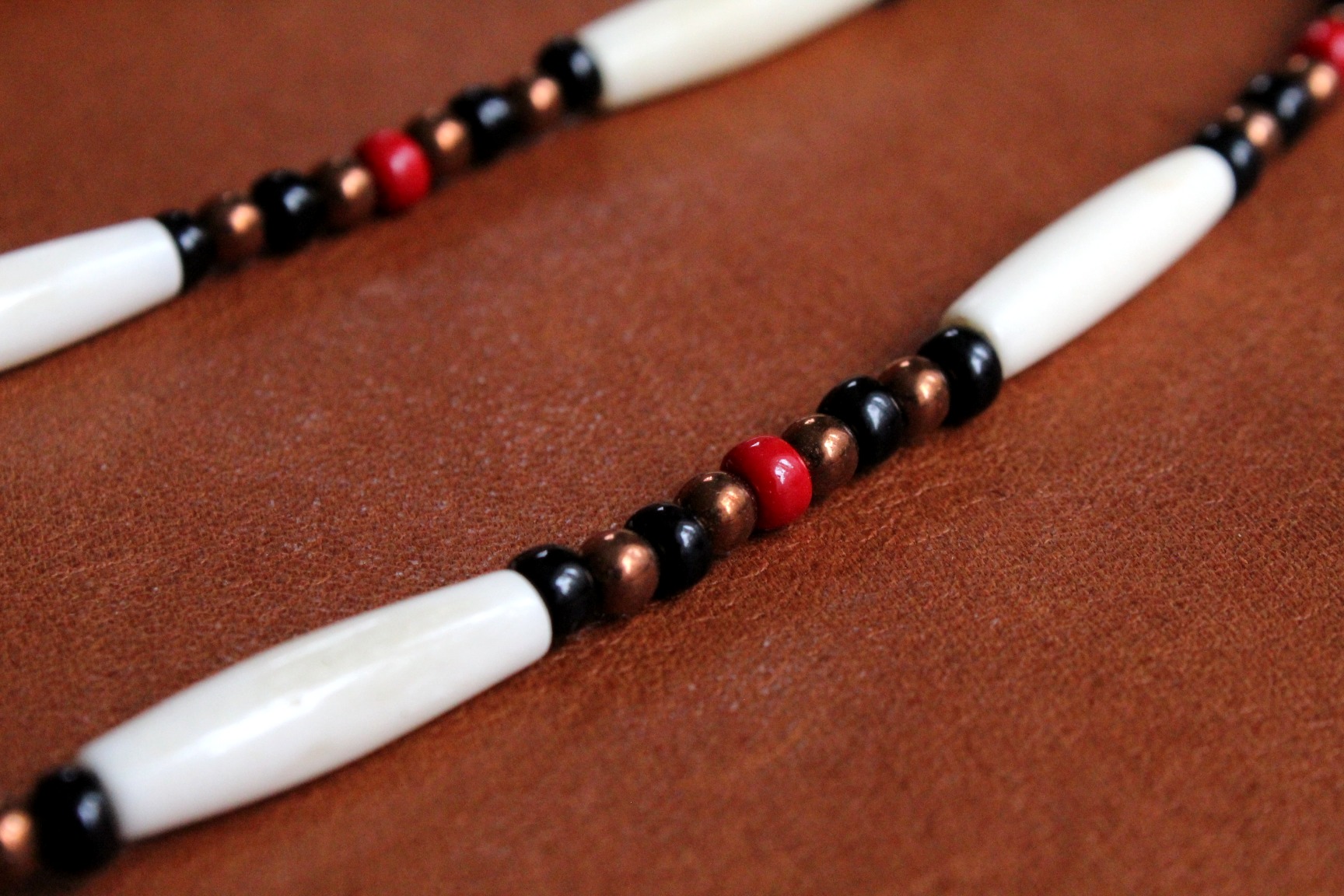 Wolf Fang Necklace, Replica Museum Quality - Imagen 3