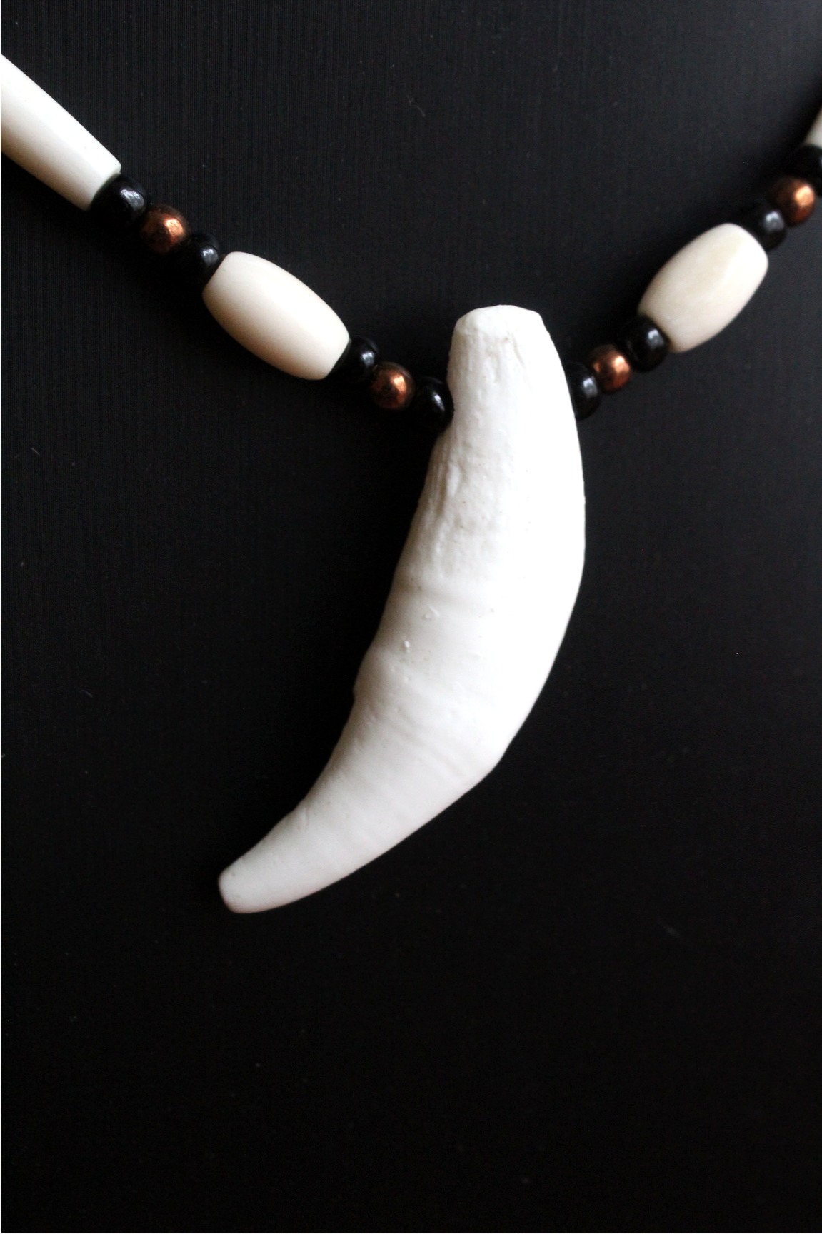 Wolf Fang Necklace, Replica Museum Quality - Imagen 2
