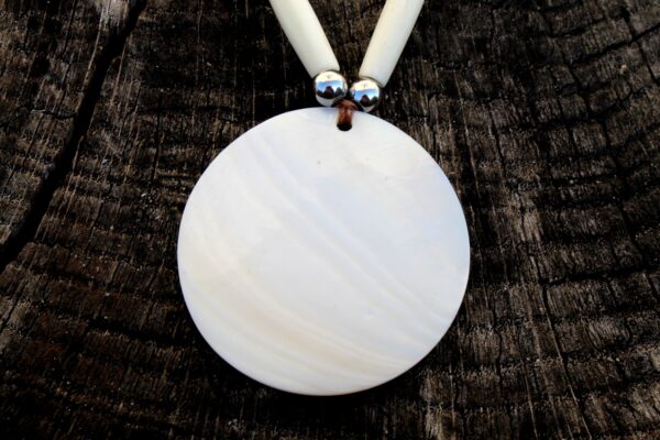 Mother of Pearl Native Necklace - Imagen 4