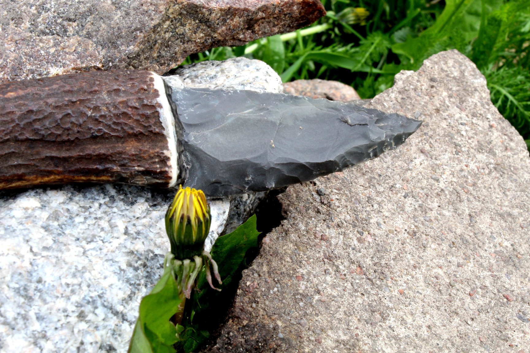 Flint and Deer Antler Knife - Imagen 2