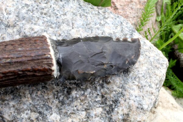 Flint and Deer Antler Knife - Imagen 4