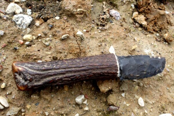 Flint and Deer Antler Knife - Imagen 2