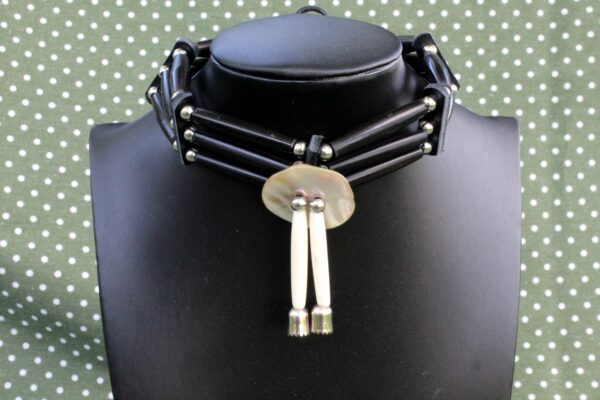Traditional Lakota Choker, Large Buffalo Horn - Imagen 4