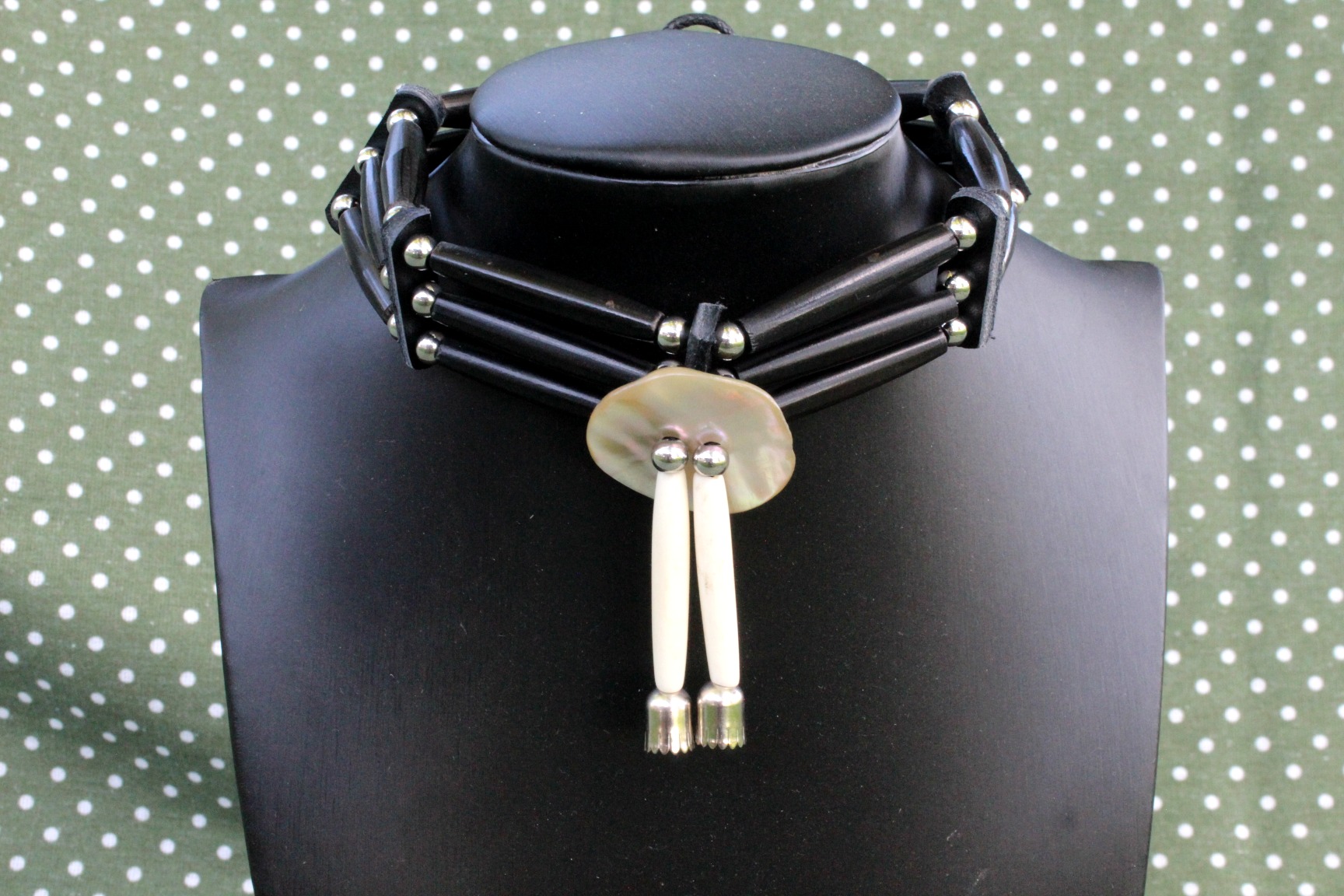 Traditional Lakota Choker, Large Buffalo Horn - Imagen 4