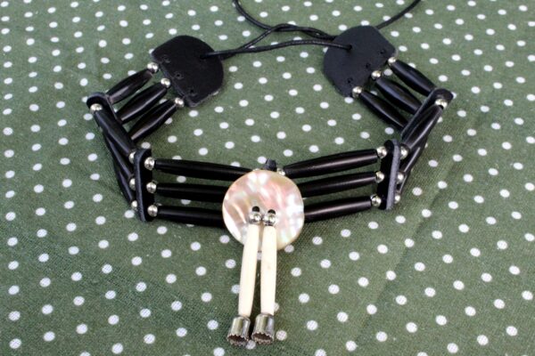 Traditional Lakota Choker, Large Buffalo Horn - Imagen 3