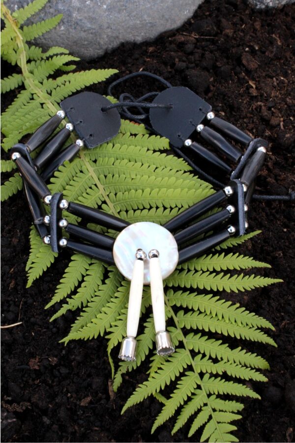 Traditional Lakota Choker, Large Buffalo Horn - Imagen 2
