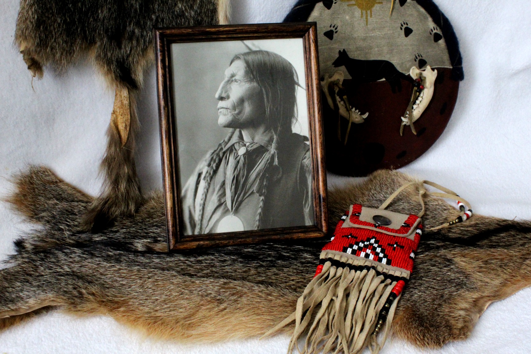 Chief Wolf Robe, Image with Frame Included - Imagen 5