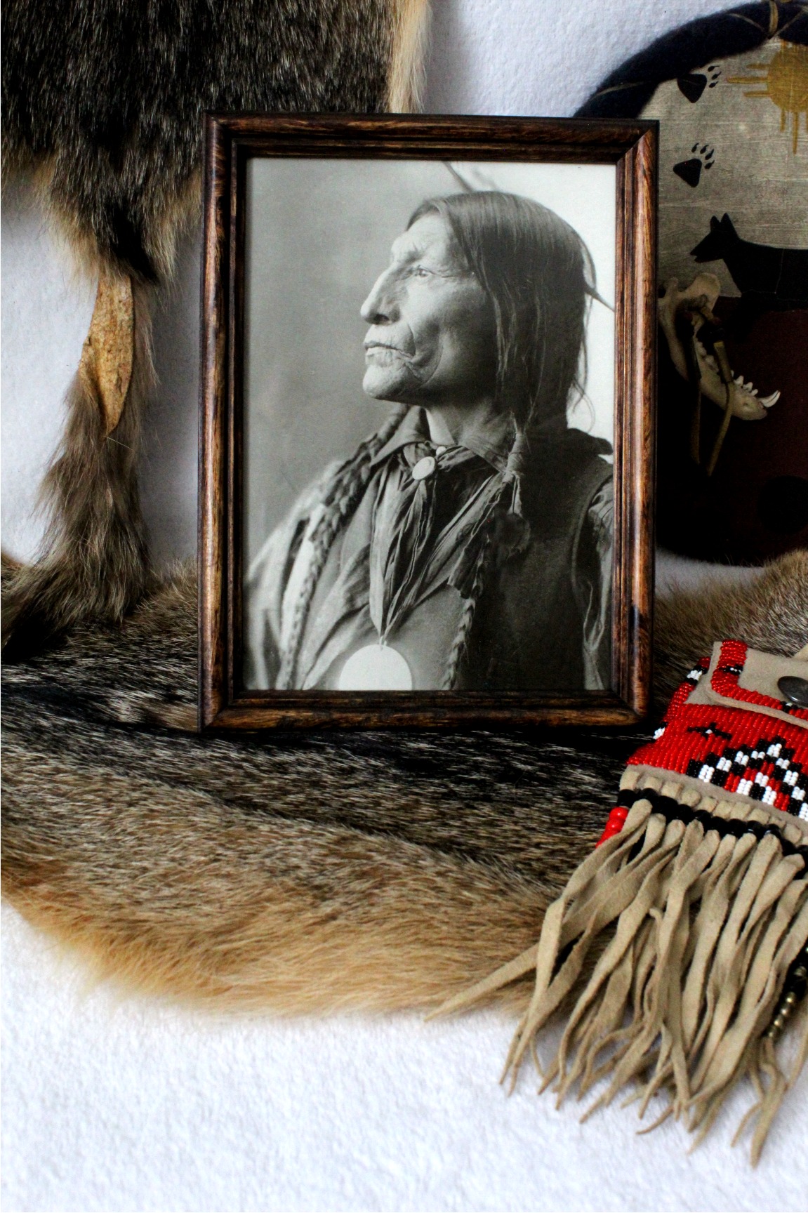 Chief Wolf Robe, Image with Frame Included - Imagen 4