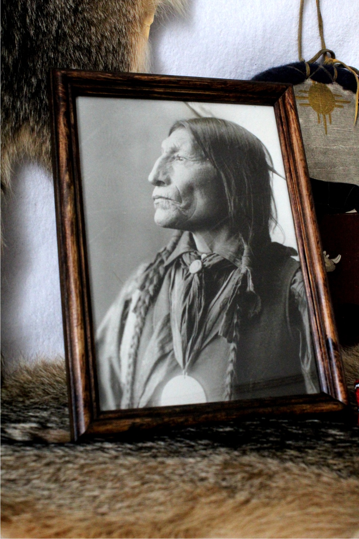 Chief Wolf Robe, Image with Frame Included - Imagen 3